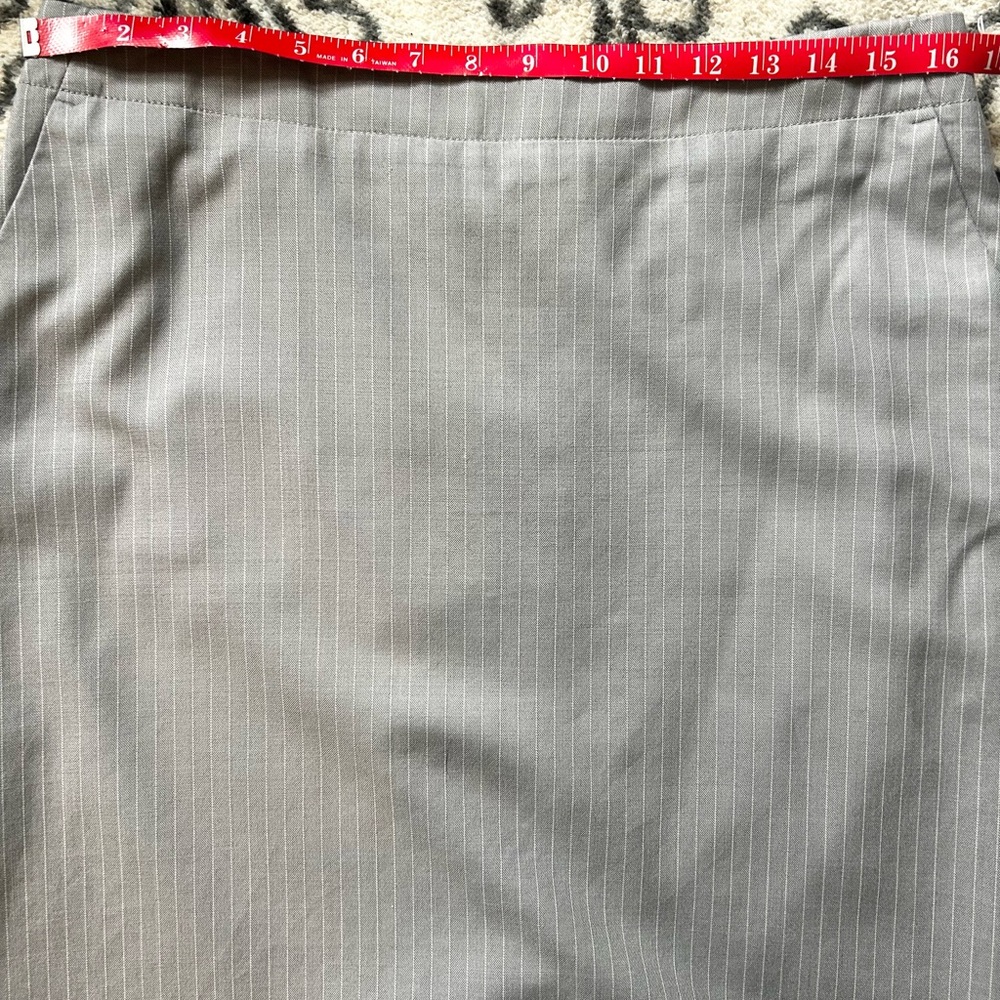 Banana Republic Gray Pinstripe Pencil Skirt - Picture 6 of 13